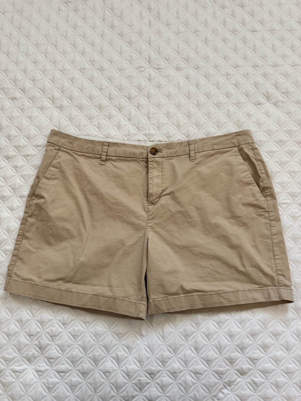 Old Navy Women's Tan Khaki Chino Flat Front Casual Shorts Size 14